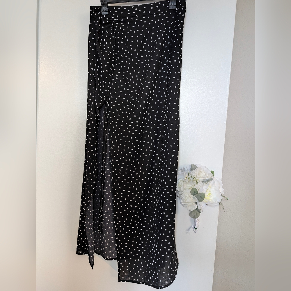 SHEIN women Black/White Polka Dot Stretch pull on Midi long skirt.